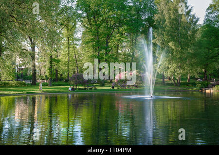 Slottsparken Oslo, view in summer of the lake in the Royal Palace park (Slottsparken) in Oslo city center, Norway. Stock Photo