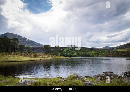 The Mullardoch Dam holding back Loch Mullardoch for Hydroeletric power generation for the Affric-Beauly hydro-electric power scheme. 7th June 2019 Stock Photo