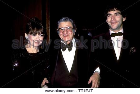 BUDDY HACKETT WITH WIFE SHERRY AND SON SANDY Stock Photo - Alamy