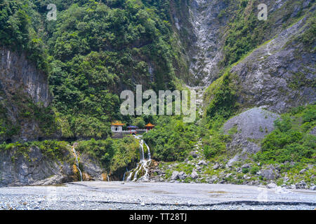 Hualien, Taiwan, 18th, May, 2015. The Eternal Spring Shrine and waterfall at Taroko National Park in Hualien on the east coast. Stock Photo