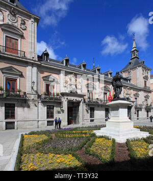 Spain, Madrid, Plaza de la Villa, Casa de la Villa, Don Alvaro de Bazan statue, Stock Photo