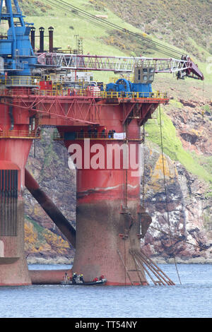 Cromarty, Scotland, Uk. 14th June, 2019. 14 June 2019: Five people have been arrested following the Greenpeace occupation of an oil rig in the Cromarty Firth on Friday. Police confirmed that a man and a woman had been arrested on board the oil rig, and a further three people on land had been arrested earlier in relation to the incident. A total of 14 people have now been arrested following a series of Greenpeace protests at the oil rig throughout the week. The rig, called Paul B. Loyd Jr, is operated by Transocean and is currently contracted by BP. Credit: Andrew Smith/Alamy Live News Stock Photo