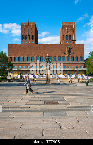 Radhus Oslo, view of Oslo City Hall (Radus) and the City Square (Radhusplassen) with a fountain by Emil Lie and Per Hurum in the foreground, Norway Stock Photo