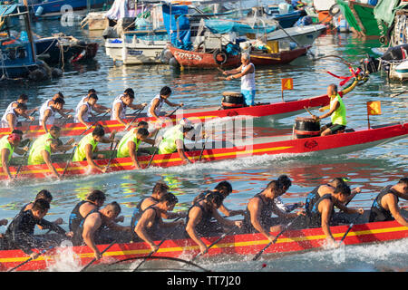 Dragon boat race at Shau Kei Wan Harbour, Hong Kong Island, Hong Kong, China Stock Photo