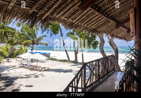 Amazing Diani beach seascape, white sand and wooden stall with colorful souvenirs, Kenya Stock Photo