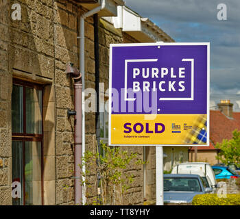 PURPLE BRICKS ON LINE ESTATE AGENCY SOLD SUBJECT TO CONTRACT SIGN OUTSIDE A PROPERTY