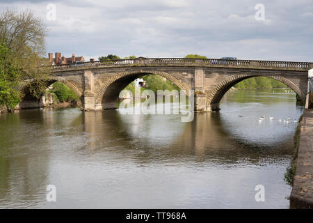 The 3-span masonry Bewdley Bridge over the Severn was built in 1798 by Thomas Telford and is a Grade I listed structure Stock Photo
