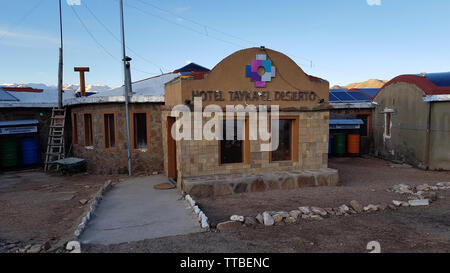 View of the Tayka del Desierto hotel located at 4,500 meters above sea level in the Siloli Desert, Bolivia Stock Photo
