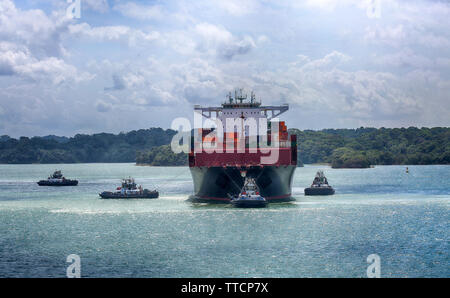 January 28, 2019, Panama Canal, Panama. Tug boats pulling large ship to enter locks of the Panama Canal Stock Photo