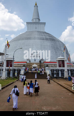 Visitors at the Ruwanwelisaya in Anuradhapura, Sri Lanka Stock Photo