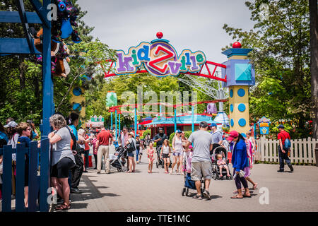 https://l450v.alamy.com/450v/tte1mc/kidzville-is-a-framily-friendly-area-full-of-rides-and-activites-for-kids-inside-canadas-wonderland-tte1mc.jpg