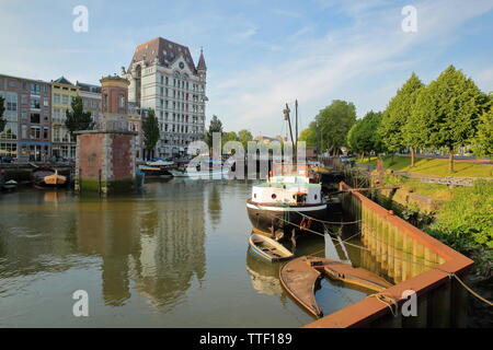 The White House (Witte Huis, Art Nouveau historical building) and historical houseboats viewed from Hertekade in Rotterdam, Netherlands Stock Photo