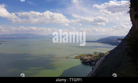 Dianchi Lake seen from the Dragon Gate in the Western Hills (Xi Shan), Kunming, Yunnan, China Stock Photo