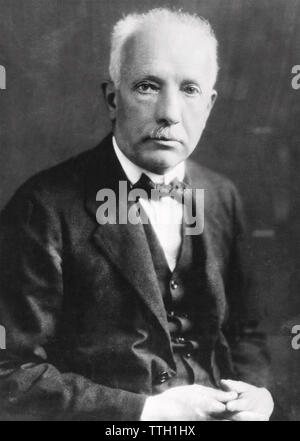 RICHARD STRAUSS (1864-1949) German Romantic composer about 1930 Stock Photo