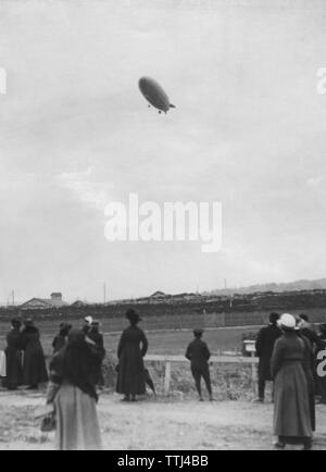 Zeppelin flight. LZ120 Bodensee was a passenger-carrying airship built by Zeppelin Luftschiffbau 1919. This picture is taken on October 8 1919 when the airship lands in Stockholm on route from Berlin, a trip that would take 17 hours. Stock Photo