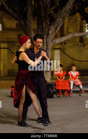 A couple dance in the streets of Sevilla Stock Photo