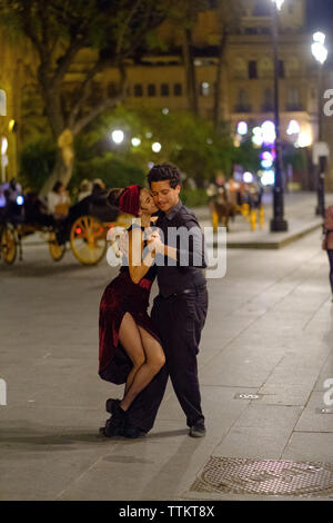 A couple dance in the streets of Sevilla Stock Photo