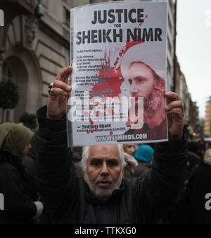 Saudi Embassy, London, UK. 3rd January, 2016.  A group of up to 70 demonstrators continue to protest outside the Saudi Embassy in London Stock Photo