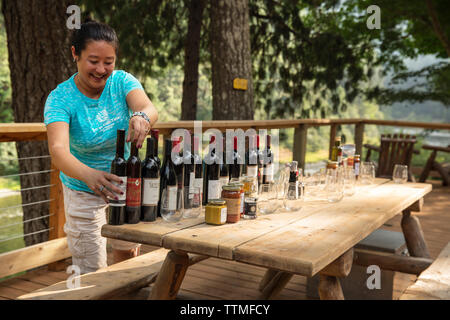 USA, Oregon, Wild and Scenic Rogue River in the Medford District, wine tasting with Liz Wan at the Paradise Lodge Stock Photo