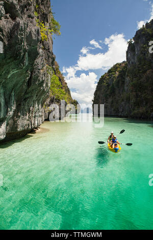 PHILIPPINES, Palawan, El Nido, Miniloc Island, tourists kayak through the crystal clear waters of Big Lagoon on Miniloc Island located in Bacuit Bay i Stock Photo