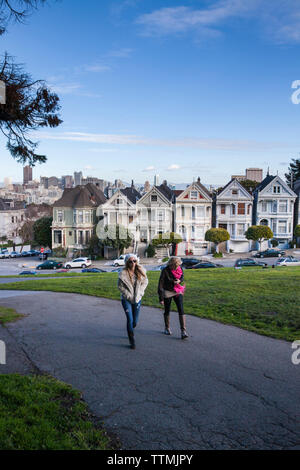 USA, California, San Francisco, NOPA, Alamo Park with views of the city and the painted ladies Stock Photo