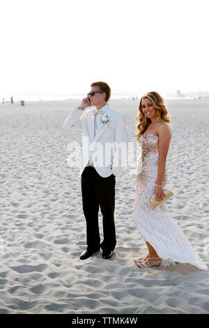 USA, California, San Diego, Coronado Island, prom couple Adam Whalen and Audrey Jarvis on the beach in front of the hotel del Coronado Stock Photo