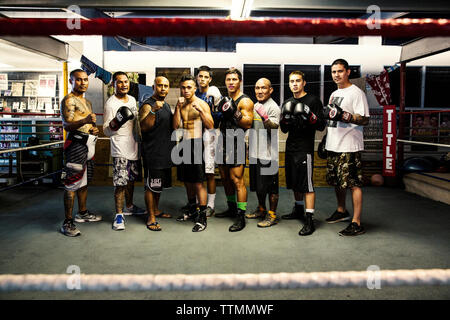 USA, Oahu, Hawaii, professional boxers and MMA Mixed Martial Arts Ultimate fighter Lowen Tynanes at his training gym in Honolulu Stock Photo