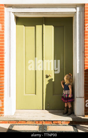 A girl standing outside a door in Yazd Iran Stock Photo - Alamy