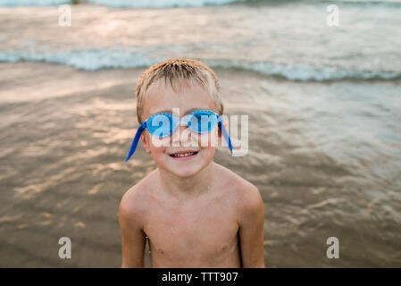 Boy With Goggles IN Pool Stock Photos - FreeImages.com