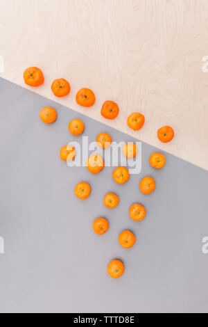 Overhead view of oranges arranged in triangle shape on table Stock Photo