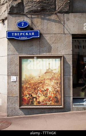 RUSSIA, Moscow. Paintings on display along a street in the city center. Stock Photo