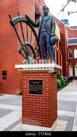 Nashville statues near Ryman spotted in Cincinnati Bengals gear