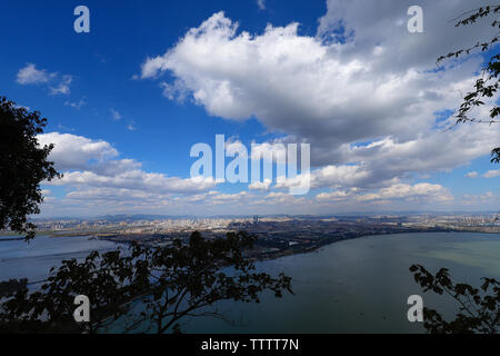 The city of Kunming and Dianchi Lake seen from the Dragon Gate in the Western Hills (Xi Shan), Kunming, Yunnan, China Stock Photo