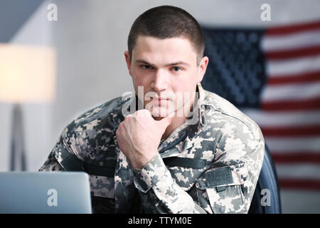 Soldier working with laptop in headquarters building Stock Photo - Alamy