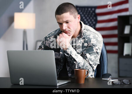 Soldier working with laptop in headquarters building Stock Photo - Alamy