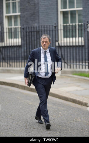 London, UK. 18th June, 2019.  Julian Smith (Chief Whip) leaves a Cabinet meeting at 10 Downing Street Stock Photo