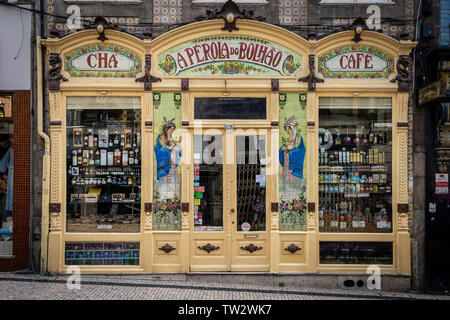 A Pérola do Bolhão is a traditional grocery store in Porto, Portugal with an Art Noveau shopfront. Stock Photo