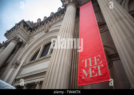 New York, USA. May 5 , 2019. The MET entrance against blue sky background, sunny spring day Stock Photo