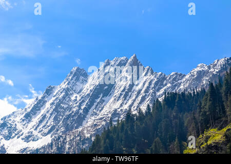 Kashmir Himalaya, Indian Himalayan Region Jammu and Kashmir, India. Great Himalayan axis runs southeast from Nanga Parbat to Nun Kun and Pir Panjal pa Stock Photo