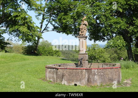 Alter Brunnen im Klostergarten von Kloster Kirchberg im Schwarzwald Stock Photo