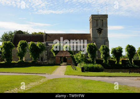 The Church of St Mary the Virgin, Haddenham, Buckinghamshire dating from the 13th century, stands beside the Green. It has a splendid Early English To Stock Photo