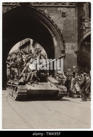 Red Army tank T-34 near the Powder Tower (Prašná brána) in Prague, Czechoslovakia, on 9 May 1945. Black and white photograph published in the Czechoslovak vintage postcard issued in 1955. Courtesy of the Azoor Postcard Collection. Stock Photo