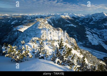 Austria, Tyrol, Kitzbuehel Alps, summit ridge of the Gratlspitze (peak). Stock Photo