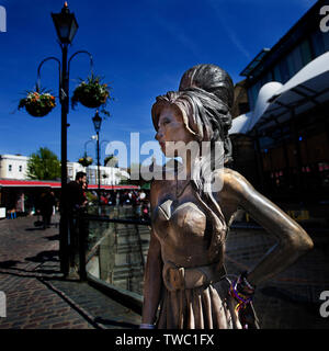 Bronze statue of late singer Amy Winehouse by Scott Eaton in Camden ...