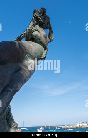 A bronze mermaid statue looking out to sea, Cascais, Portugal Stock Photo