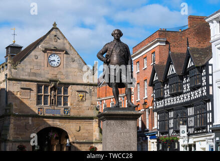 Statue of Robert Clive and the Old Market Hall in the Square, Shrewsbury, Shropshire. Stock Photo