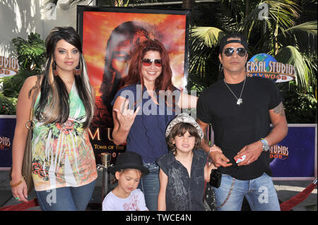 LOS ANGELES, CA. July 27, 2008: Musician Slash & family at the premiere of 'The Mummy: Tomb of the Dragon Emperor' at Universal Studios, Hollywood. © 2008 Paul Smith / Featureflash Stock Photo