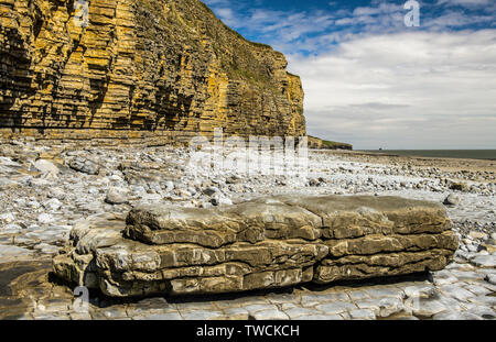 The Glamorgan Heritage Coast in south Wales  - all limestone cliffs and rocks. This is Llantwit Major Beach, also known as Colhuw or Colhugh Beach Stock Photo