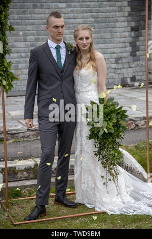 Couple showered with Wedding confetti, Jennycliff, Plymouth, Devon, UK Stock Photo