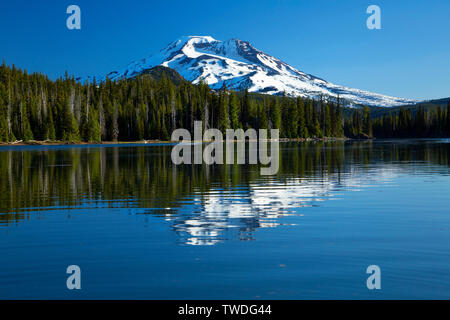 South Sister from Sparks Lake, Cascade Lakes National Scenic Byway, Deschutes National Forest, Oregon Stock Photo